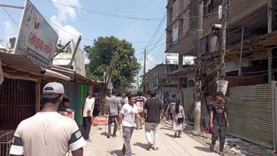 দুপুরে জোবরা গ্রামে দুই পক্ষের মধ্যে সংঘর্ষের ঘটনা ঘটে
