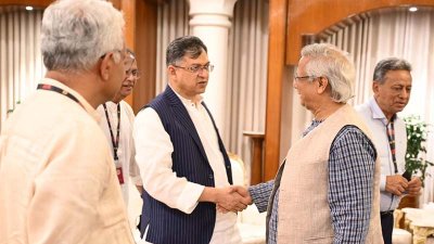 সমসাময়িক বিষয়ে রাজনৈতিক দলগুলোর সঙ্গে বৈঠকের অংশ হিসেবে বিএনপি নেতাদের সঙ্গে বসেছেন প্রধান উপদেষ্টা ড. মুহাম্মদ ইউনূস