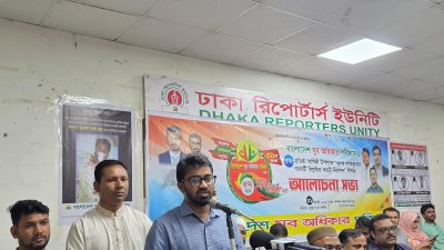 বক্তব্য রাখছেন রাশেদ খান