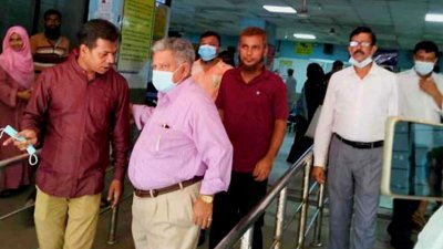 ঢামেক হাসপাতালে নৌ উপদেষ্টা ব্রিগেডিয়ার জেনারেল (অব.) এম সাখাওয়াত হোসেন