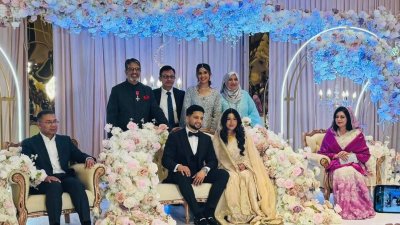বিয়ের অনুষ্ঠানে তারেক রহমান ও জোবাইদা রহমান।