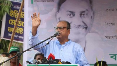 সোমবার বিকালে খুলনা নগরীর শিববাড়ি মোড়ে বিএনপির ৪৭তম প্রতিষ্ঠাবার্ষিকীর সমাবেশে বক্তব্য দেন বিএনপির ভাইস চেয়ারম্যান শামসুজ্জামান দুদু