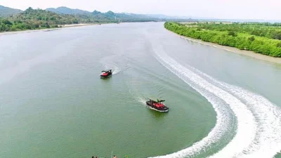 টেকনাফের নাফ নদে বিজিবির টহল