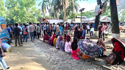 বাকৃবি শিক্ষার্থীদের রেললাইন অবরোধ