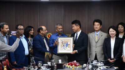 আইন উপদেষ্টার সঙ্গে সাক্ষাৎ করেন জাপানিজ পার্লামেন্টারিয়ান লীগের প্রতিনিধি দল