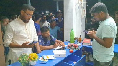 ইউনিয়ন ছাত্রদল সভাপতি মাহমুদ হাসানের সার ও কীটনাশকের দোকানে ভাঙচুর করেছেন স্বেচ্ছাসেবক দলের নেতাকর্মীরা