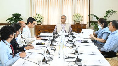 ‘মহেশখালী সমন্বিত উন্নয়ন কর্তৃপক্ষের (মিডা)’ সদস্যদের সঙ্গে বৈঠকে প্রধান উপদেষ্টা