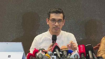 সংবাদ সম্মেলনে কথা বলছেন বিডা নির্বাহী চেয়ারম্যান চৌধুরী আশিক মাহমুদ বিন হারুন