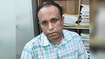 গ্রেফতার আনোয়ার হোসেন