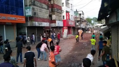 গায়ে ধাক্কা লাগাকে কেন্দ্র করে ব্রাহ্মণবাড়িয়ার সরাইলে দুই পক্ষের সংঘর্ষে অন্তত ৩০ জন আহত