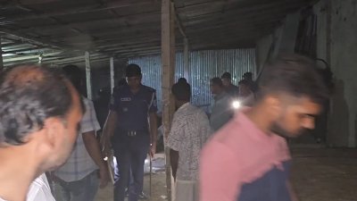 পুলিশের অভিযানে উদ্ধার হয়েছে অস্ত্র