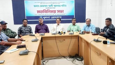 বুধবার দুপুরে খুলনা প্রেসক্লাবে সাংবাদিকদের সঙ্গে মতবিনিময় করেন বাংলাদেশ ক্রিকেট বোর্ডের (বিসিবি) সাবেক সভাপতি আলী আসগার লবী