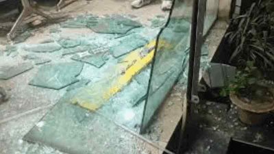 মালিবাগে সোহান পরিবহন কাউন্টারে হামলা চালিয়ে ভাংচুর করা হয়