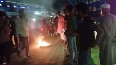 বরিশাল-কুয়াকাটা মহাসড়ক অবরোধ।