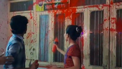 স্থানীয়দের হামলার ঘটনায় চট্টগ্রাম বিশ্ববিদ্যালয়ের (চবি) প্রক্টরিয়াল বডির পদত্যাগসহ সাত দফা দাবিতে প্রক্টর অফিসের সামনে মশাল মিছিল ও প্রতীকী প্রতিবাদ করেছেন ‌‘অধিকার সচেতন শিক্ষার্থীবৃন্দ’