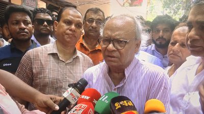 ব্রাহ্মণবাড়িয়ায় সাংবাদিকদের সঙ্গে কথা বলেন রুহুল কবির রিজভী