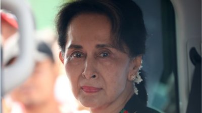 ২০১৯ সালে ইয়াঙ্গুনের একটি স্কুলের অনুষ্ঠানে উপস্থিত ছিলেন অং সান সু চি। ছবি: রয়টার্স।