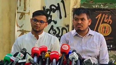 সংবাদ সম্মেলনে আবু বাকের মজুমদার ও মাহিন সরকার