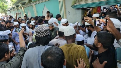 জুমার নামাজের পর হামলা চালানো হয়