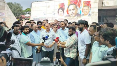 দুপুরে রাজধানী ঢাকার শেরেবাংলা নগরের জিয়া উদ্যানে উপস্থিত সাংবাদিকদের এক প্রশ্নের জবাবে তিনি একথা জানান