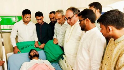 হাসপাতালে গিয়ে নুরের সঙ্গে কিছুক্ষণ কথা বলেন মির্জা আব্বাস/বাংলা ট্রিবিউন