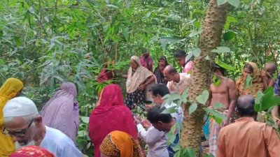 গাইবান্ধার সাদুল্লাপুর উপজেলার একটি জঙ্গল থেকে মমতাজ বেওয়া (৬৫) নামের এক বৃদ্ধা মায়ের লাশ উদ্ধার করেছে পুলিশ