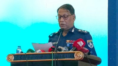 অনুষ্ঠানে বক্তব্য রাখছেন বাংলাদেশ পুলিশের মহাপরিদর্শক (আইজিপি) বাহারুল আলম