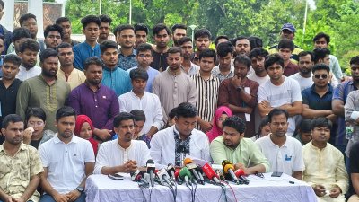 বিশ্ববিদ্যালয়ের কেন্দ্রীয় শহীদ মিনারে এই প্যানেল ঘোষণা করেন কেন্দ্রীয় ছাত্রদলের সাংগঠনিক সম্পাদক আমানউল্লাহ আমান