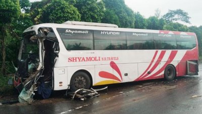 দুর্ঘটনাকবলিত শ্যামলী পরিবহনের বাস
