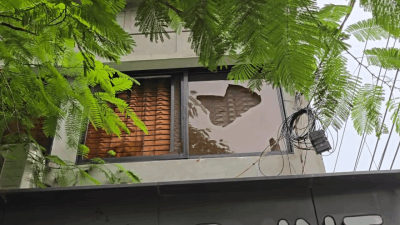 কাদের সিদ্দিকীর বাড়িতে হামলা ও ভাঙচুর করে দুর্বৃত্তরা