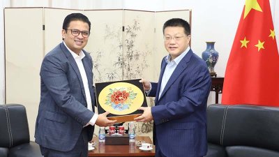 ডিসিসিআই সভাপতি তাসকীন আহমেদ ও চীনের রাষ্ট্রদূত ইয়াও ওয়েন