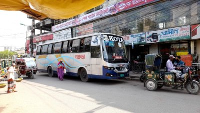 এর মধ্যেও চলছে একতা বাস