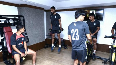 টিম হোটেলে জিম করেছে বাংলাদেশ দল।
