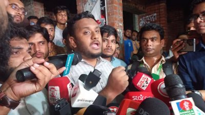 সাংবাদিকদের সঙ্গে আলাপকালে এজিএস প্রার্থী ফেরদৌস আল হাসান