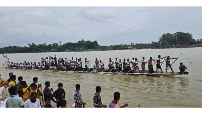 কুশিয়ারা নদীতে গ্রামবাংলার ঐতিহ্যবাহী নৌকাবাইচ