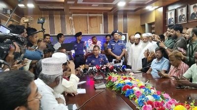 ভোলার এসপির সংবাদ সম্মেলন