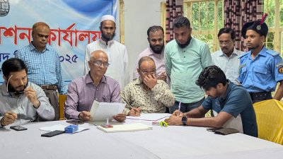 সকাল সাড়ে ৯টা থেকে চাকসু নির্বাচন কমিশনের কার্যালয় থেকে মনোনয়নপত্র বিতরণ শুরু হয়েছে