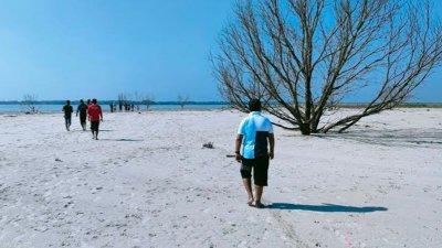 বাবা-মায়ের সঙ্গে গোসলে নেমে সমুদ্রে তলিয়ে যায় মাহিত আব্দুল্লাহ
