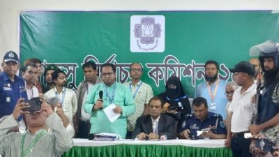 জাহাঙ্গীরনগর বিশ্ববিদ্যালয়ের সিনেট হলে হল সংসদ ও কেন্দ্রীয় শিক্ষার্থী সংসদের ফল ঘোষণা হয়। ১৩ সেপ্টেম্বর বিকাল ৫টা ৪০ মিনিটে ফল ঘোষণা শুরু হয়/বাংলা ট্রিবিউন