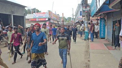 থানা, উপজেলা পরিষদ, হাইওয়ে থানা, পৌরসভায় হামলা চালিয়ে ব্যাপক ভাঙচুর করেছেন বিক্ষোভকারীরা