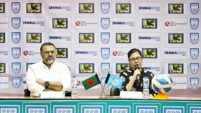 সংবাদ সম্মেলনে নারী উইংয়ের প্রধান মাহফুজা আক্তার কিরণ/বাংলা ট্রিবিউন