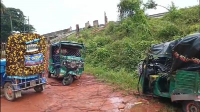 দুর্ঘটনাকবলিত সিএনজি অটোরিকশা