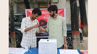 ক্যাম্পাসে ছাত্র সংসদ নির্বাচনের লক্ষ্যে এই গণভোটের আয়োজন করা হয় 