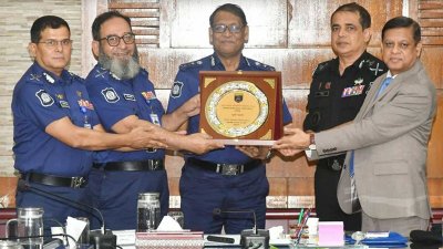 অতিরিক্ত আইজি সরদার তমিজউদ্দীন আহমেদের বিদায় সংবর্ধনা