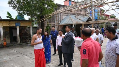 ঢাকেশ্বরী দেব মন্দির পরিদর্শন করেছেন নারায়ণগঞ্জের জেলা প্রশাসক মোহাম্মদ জাহিদুল ইসলাম মিঞা