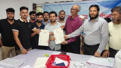 চট্টগ্রাম বিশ্ববিদ্যালয় কেন্দ্রীয় ছাত্র সংসদ (চাকসু) ও হল সংসদ নির্বাচনের মনোনয়ন বিতরণের দ্বিতীয় দিনে মনোনয়নপত্র সংগ্রহ করেছেন ১৪১ জন প্রার্থী