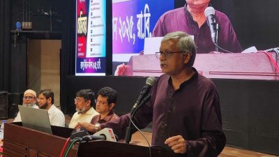 সোমবার দুপুরে সেমিনারে বক্তব্য রাখেন রাজশাহী বিশ্ববিদ্যালয়ের উপাচার্য অধ্যাপক সালেহ্ হাসান নকীব