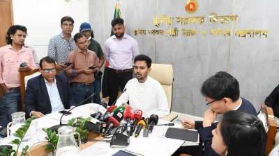 সচিবালয়ে স্থানীয় সরকার বিভাগের সভাকক্ষে আসিফ মাহমুদ সজীব ভূঁইয়া নবনির্মিত এসব ভবনের উদ্বোধন ঘোষণা করেন