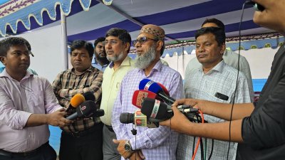মঙ্গলবার দুপুরে সাংবাদিকদের সঙ্গে কথা বলেছেন প্রধান নির্বাচন কমিশনার অধ্যাপক এফ নজরুল ইসলাম