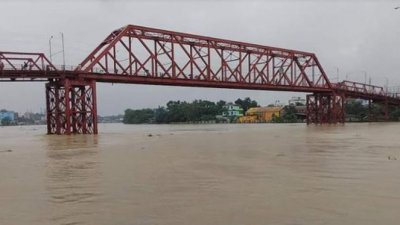 বিপদসীমার ওপর দিয়ে প্রবাহিত হচ্ছে সুরমা নদীর পানি (ফাইল ফটো)